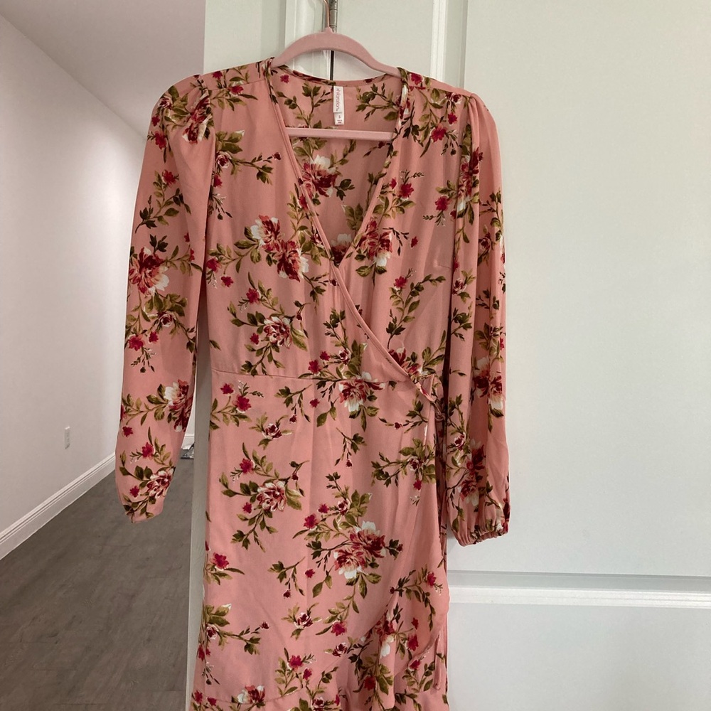 Wrap dress knee high color as it looks there in picture